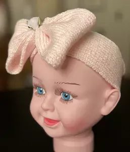 This baby headband is pretty easy to knit.  Great for beginner.  Just need a little effort to sew them together.  The result is worth it.  I hope you'll try.