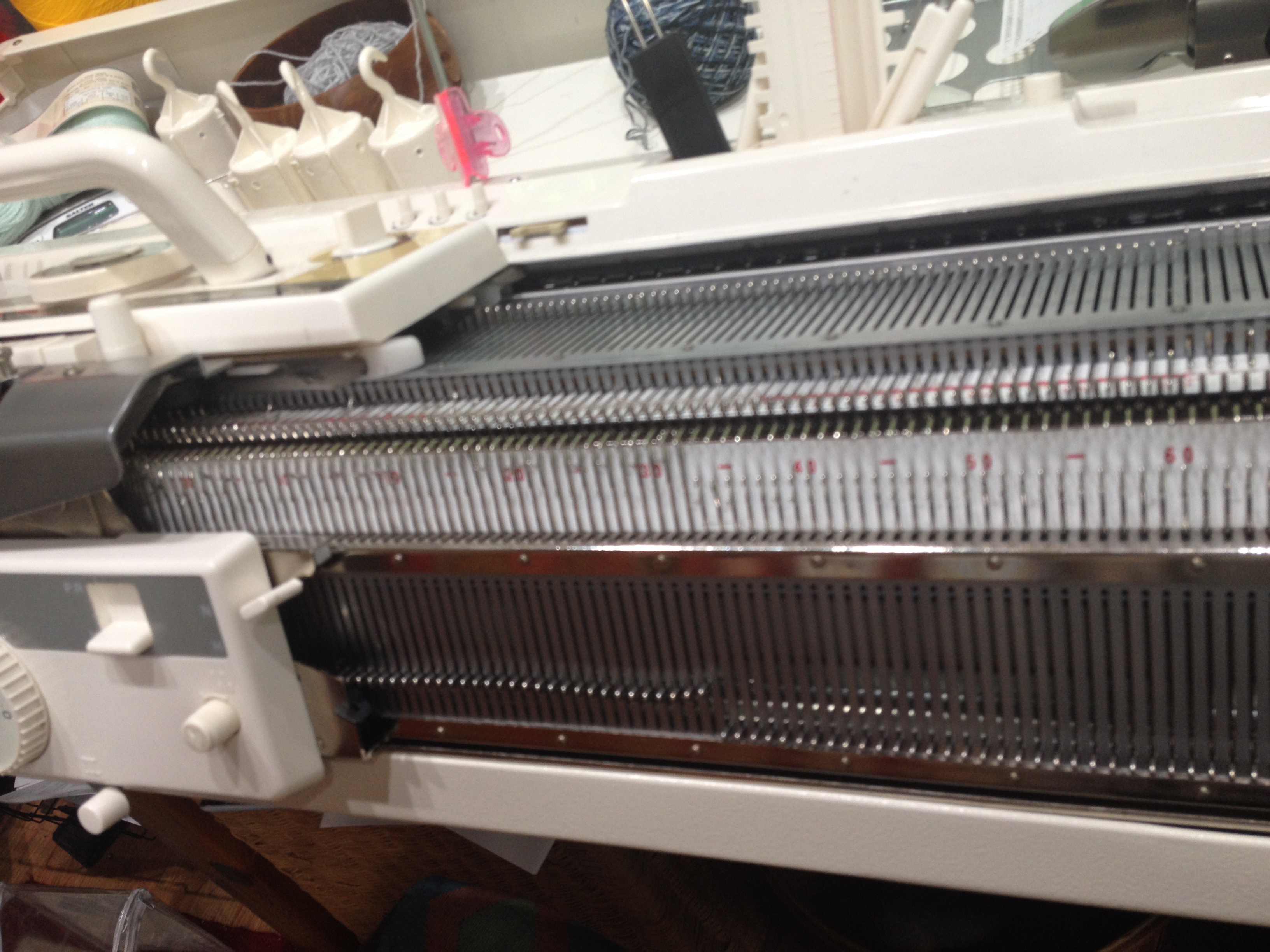 Taitexma knitting machine with ribber attachment